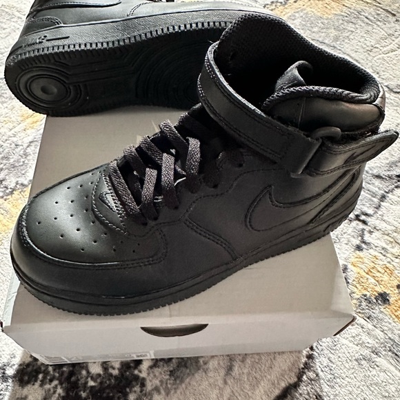 Air Force 1 Mid size 2.5 Youth - Picture 4 of 6